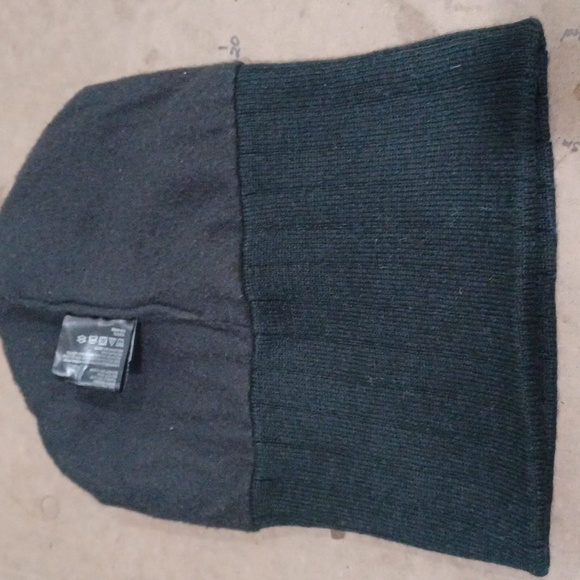 3M black knit beanie. Used, but barely. I hand washed & sanitized it. - Picture 4 of 7